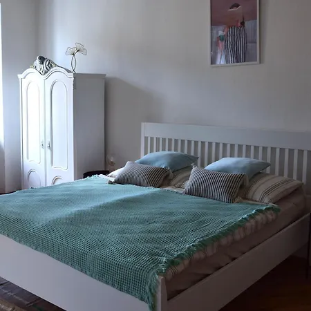 Oldskul Cafe&apartments B&B 3*