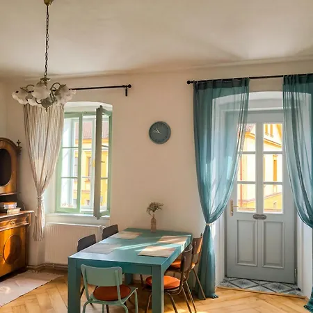 Oldskul Cafe&apartments B&B 3*