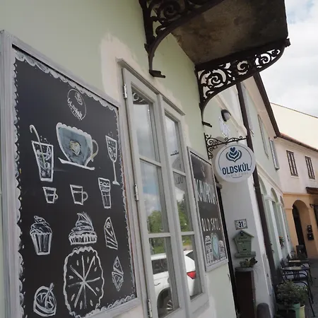 Oldskul Cafe&apartments לינה וארוחת בוקר 3*
